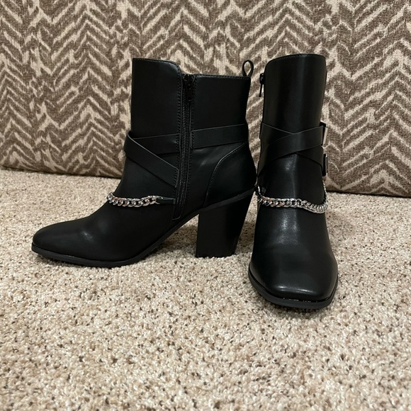 Dolce Vita square toe bootie black with chain padded sole 3” heel 9.5 Kodye - Picture 4 of 9